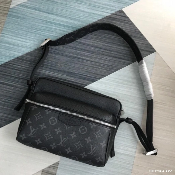 AAA Pruses Bags VUITTON OUTDOOR LOUIS MESSENGER 0804